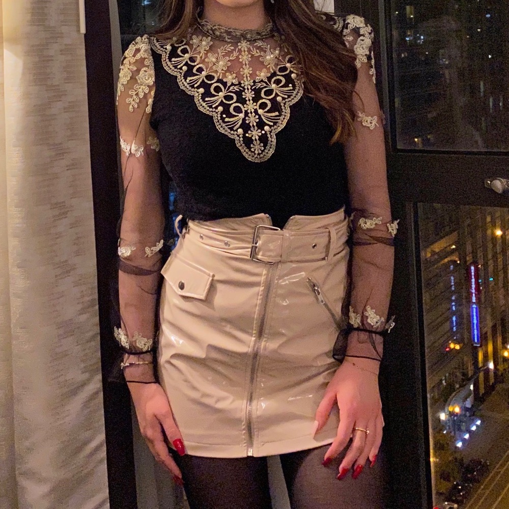 Forever21 cream faux leather belted mini skirt -S